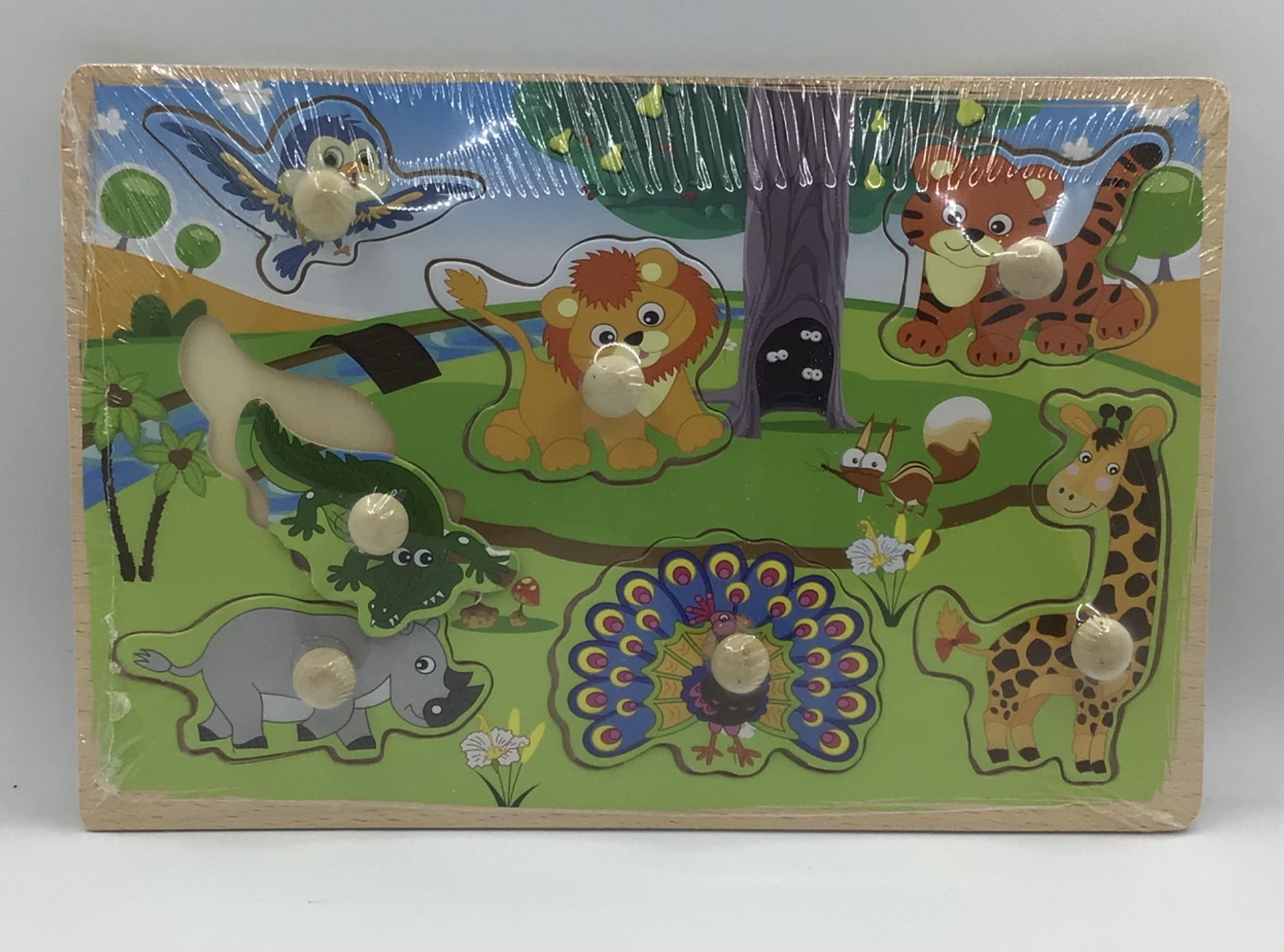 Puzzle din lemn cu pioneze având ca tematică mai multe activități cum ar fi animale sălbatice păsări sălbatice și animale marine pentru achiziția 10 bucăți prețul de șase lei / bucată indiferent ce model doriți un joc dedicat copiilor de trei ani