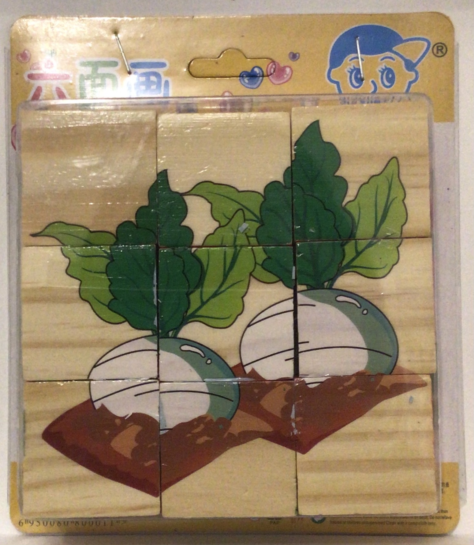 Puzzle cuburi din lemn având ca tematică legumele ce se pot construi în sase jocuri diferite pentru copii de varsta 3ani