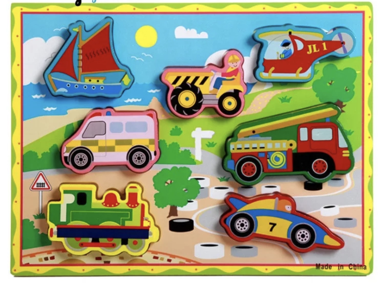 Puzzle 3-D din lemn cu mașini bărci avioane locomotive tip planșe cu șase piese fiecare piesă Se găsește desenată imaginea acestuia puzzle 3-D in castru cu piese groase și mari ușor de manevrat de micile manute