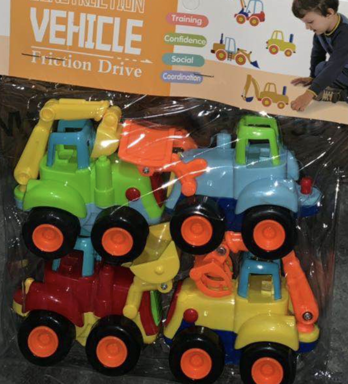 Set de patru vehicule de construcție din plastic pentru copii de vârstă trei ani + un joc pentru pitici care vor sa se distreze într-un mod plăcut 