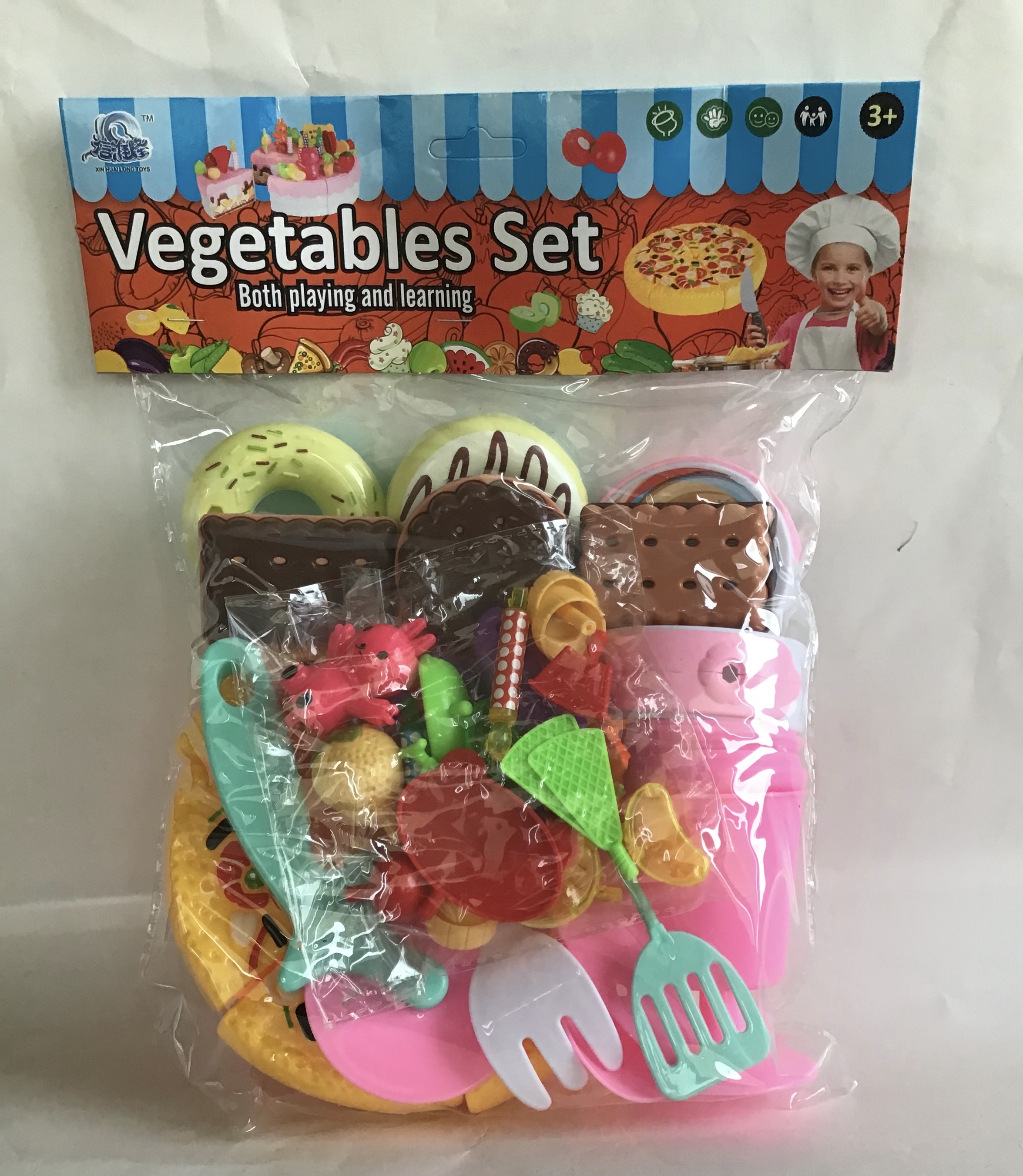 Set din plastic cu pita,biscuiți gogoși și alte produse