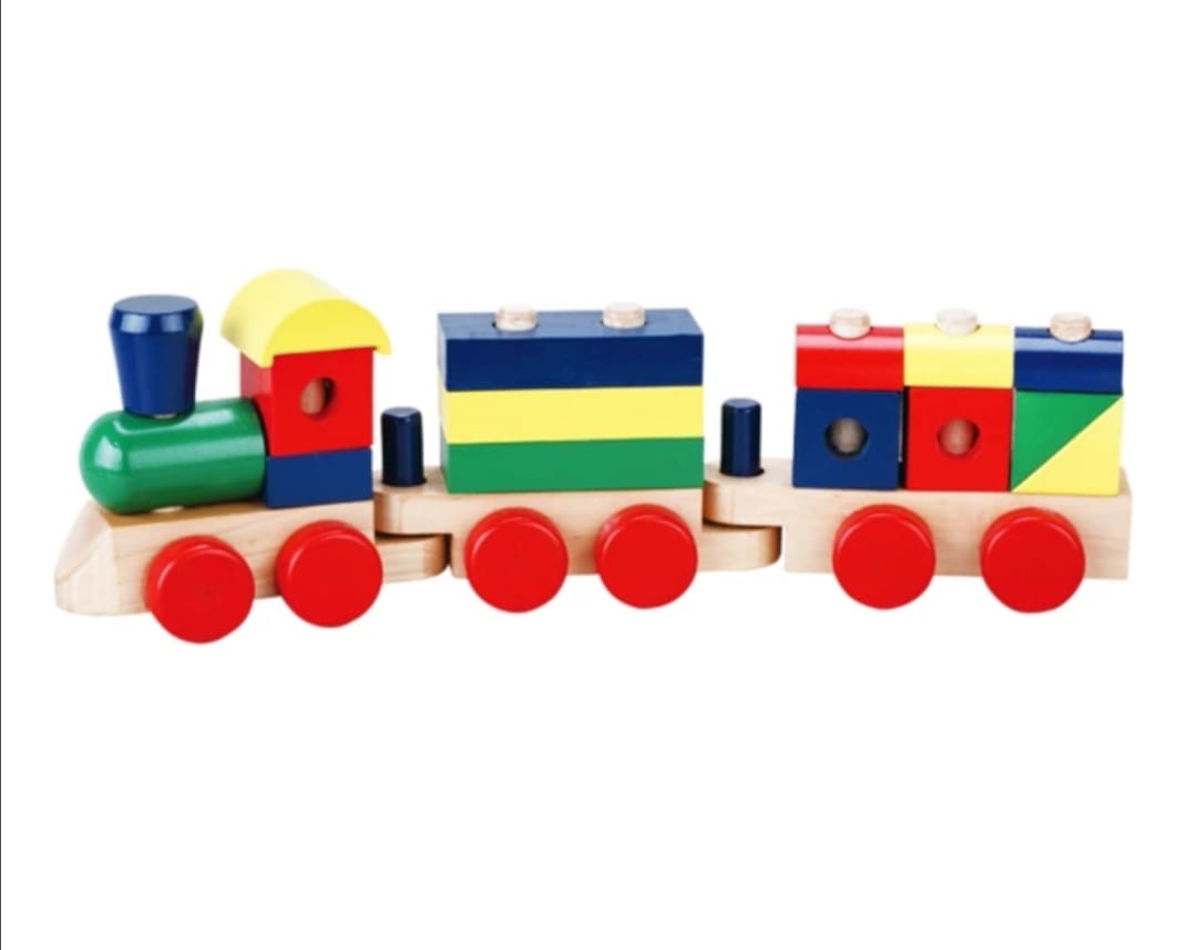 Aceasta jucarie are un design unic menit sa imite o locomotiva reala. Jucaria contine piese geometrice care se pot aseza una peste alta pentru a crea un trenulet vesel ce poate insoti copilul.

 